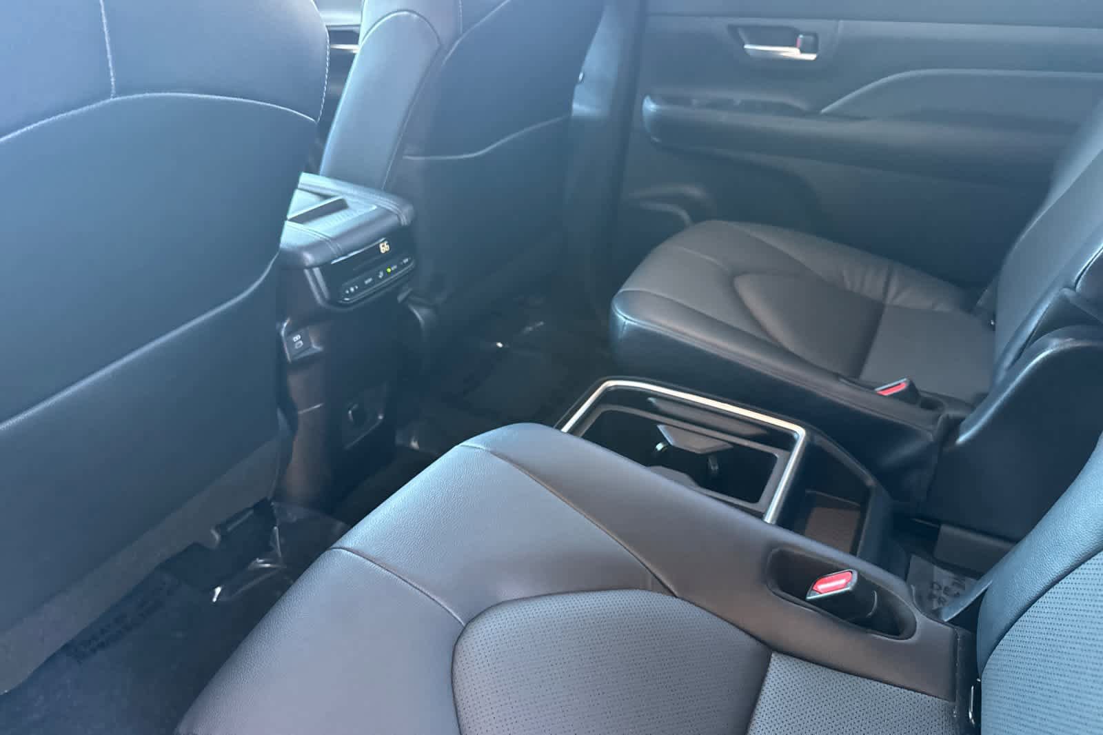Used 2025 Toyota Grand Highlander FWD image 4