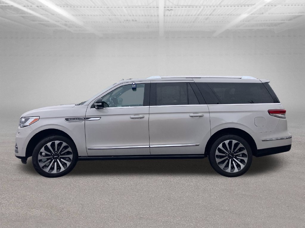 Used 2024 Lincoln Navigator L Reserve w/ Equipment Group 201A AWD/4WD image 4