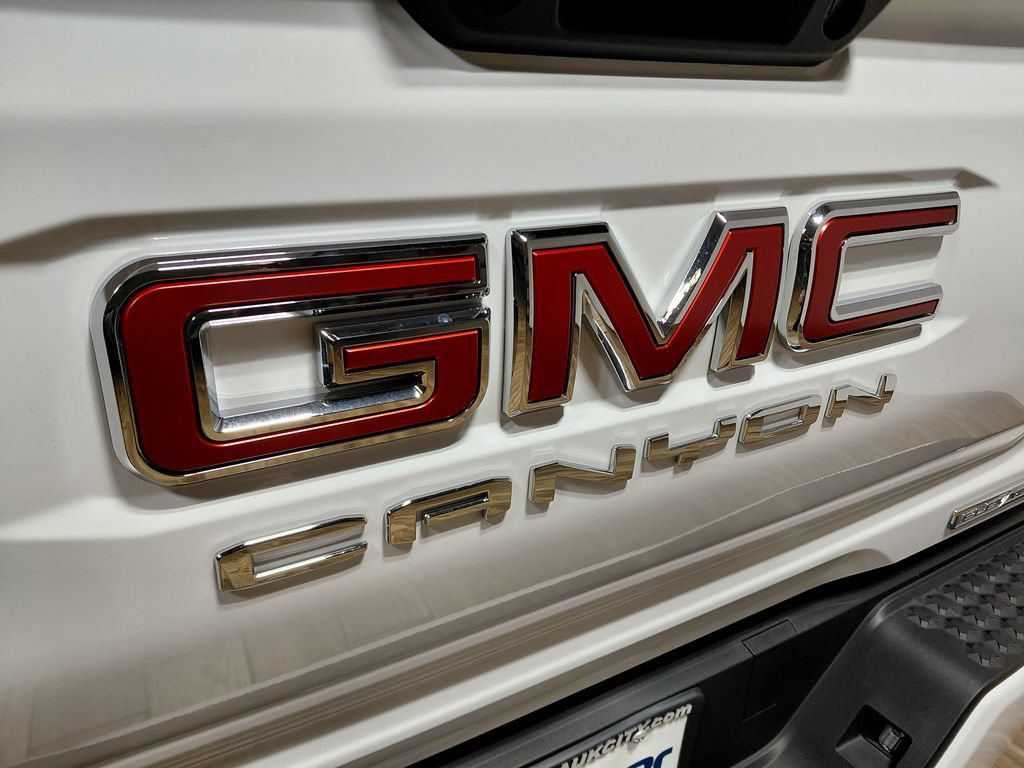 Used 2024 GMC Canyon Elevation w/ Elevation Premium Package AWD/4WD image 14