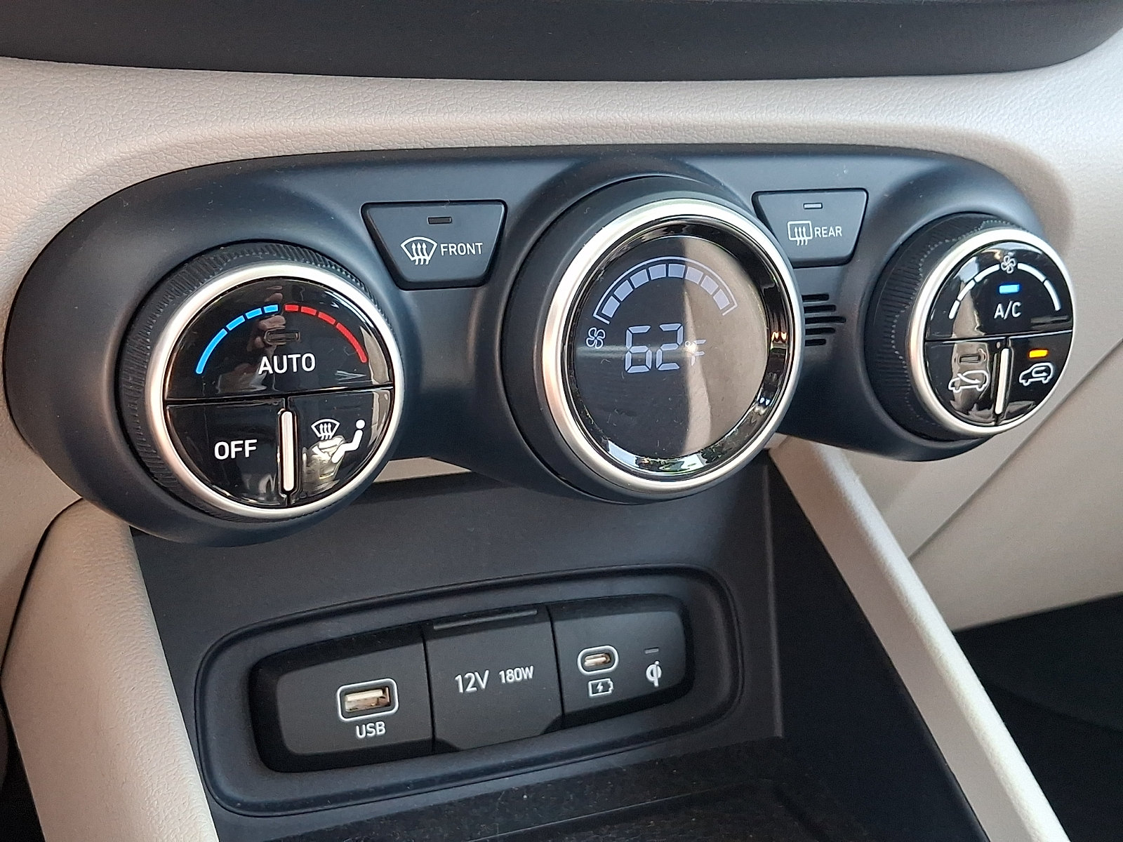 Used 2024 Hyundai Venue Limited FWD image 15