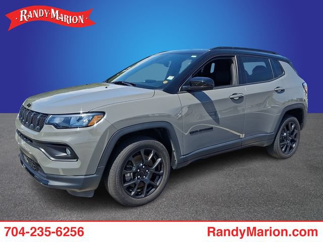Used 2023 Jeep Compass Latitude w/ Sun and Sound Group AWD/4WD image 1
