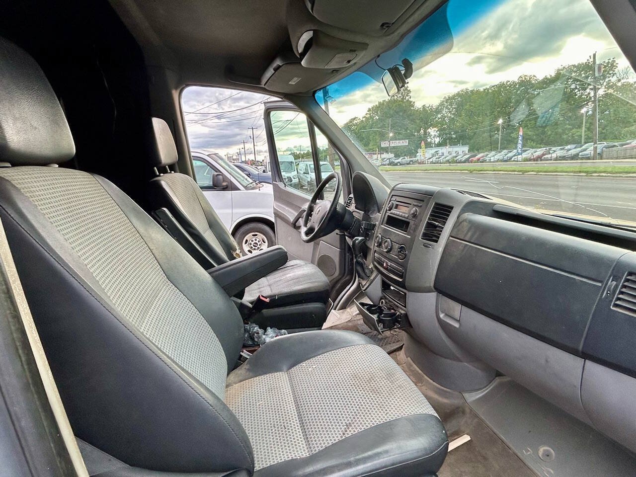 Used 2008 Dodge Sprinter 2500 RWD image 11