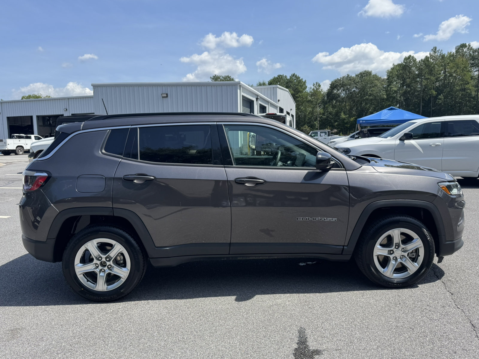 Used 2024 Jeep Compass Latitude AWD/4WD image 4