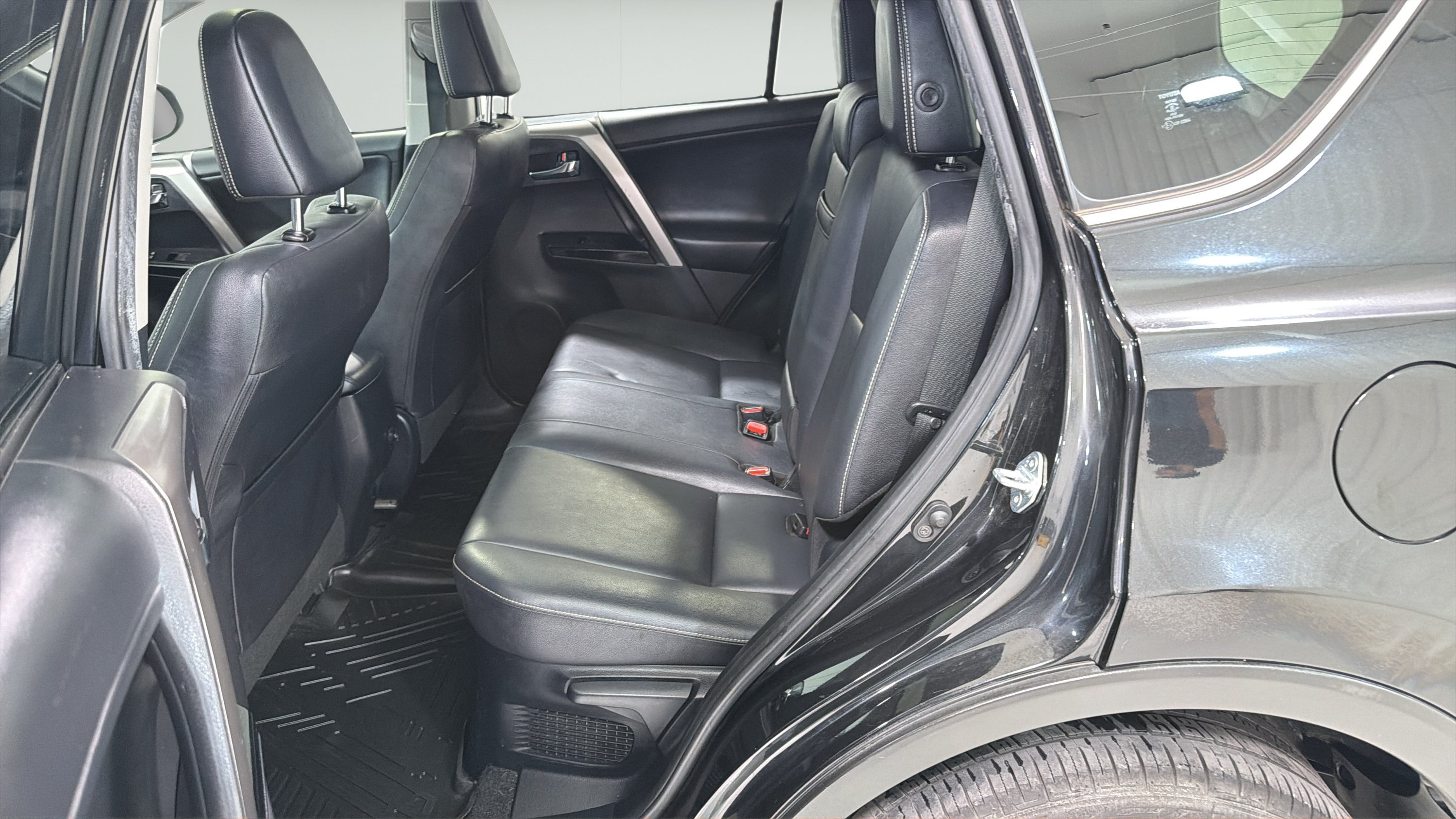 Used 2018 Toyota RAV4 Limited AWD/4WD image 21