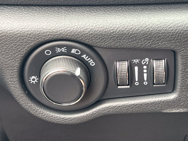 New 2027 Chrysler Pacifica Select AWD/4WD image 17
