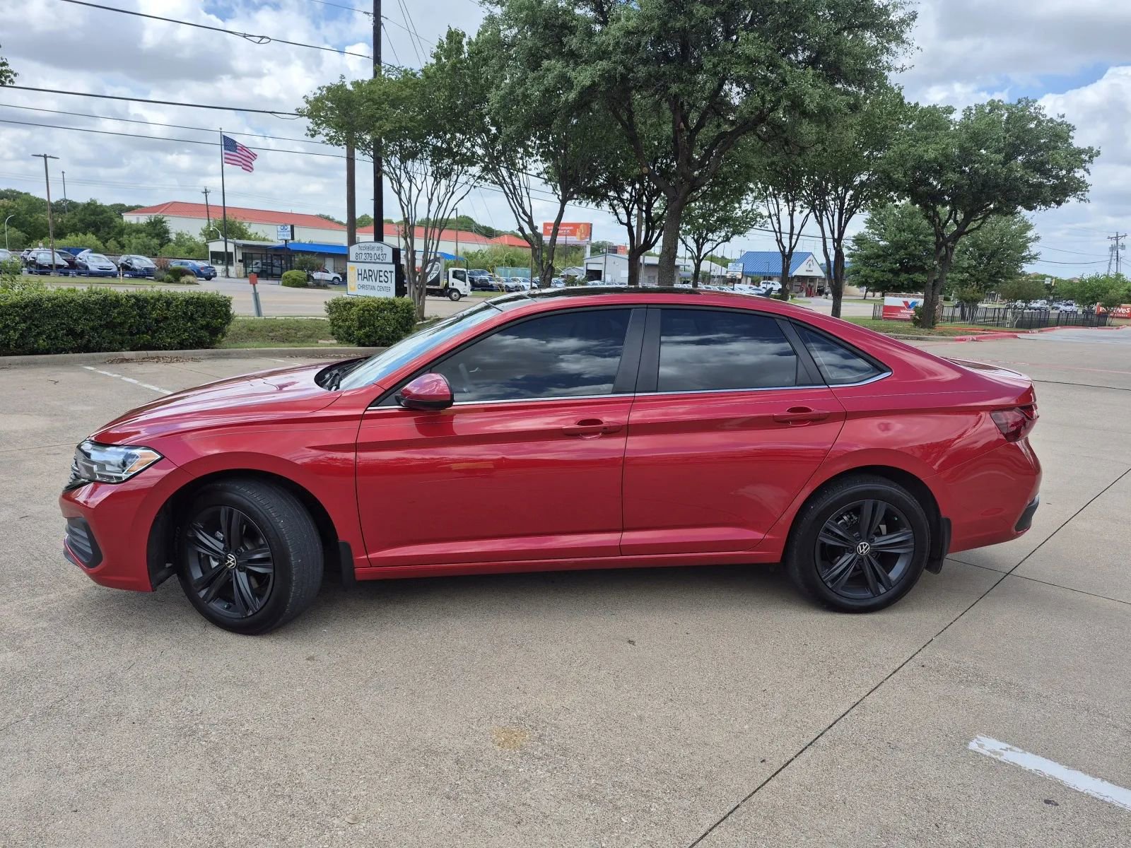 Used 2024 Volkswagen Jetta SE FWD image 2
