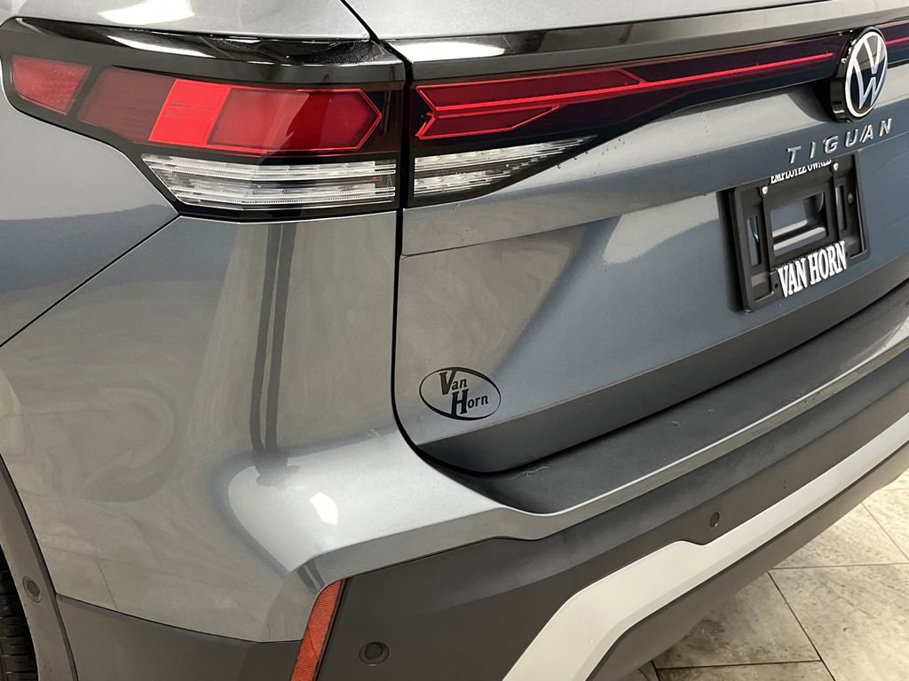Used 2025 Volkswagen Tiguan S image 31