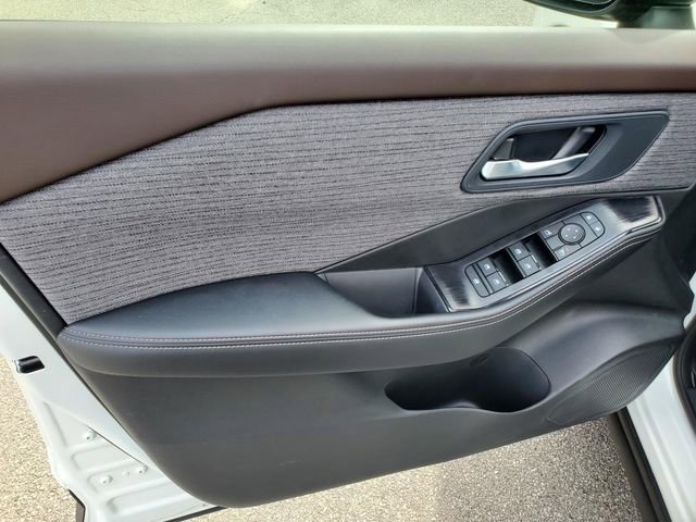 Certified 2023 Nissan Rogue SV FWD image 15