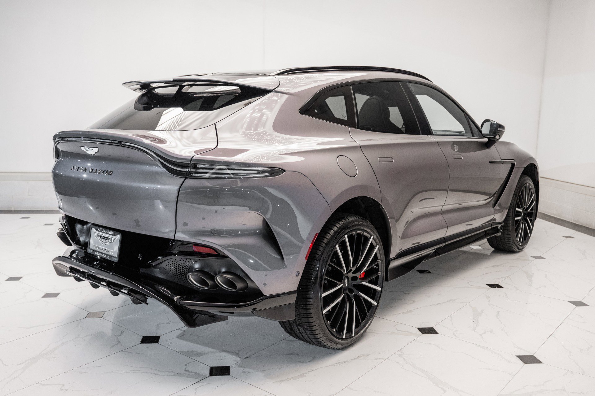 Used 2025 Aston Martin DBX 707 image 46