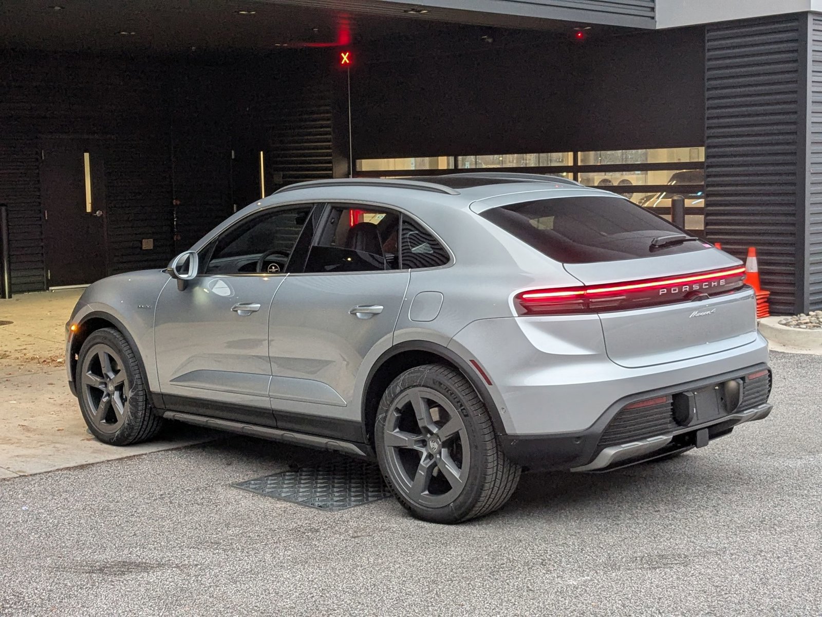 New 2025 Porsche Macan 4 Electric image 3