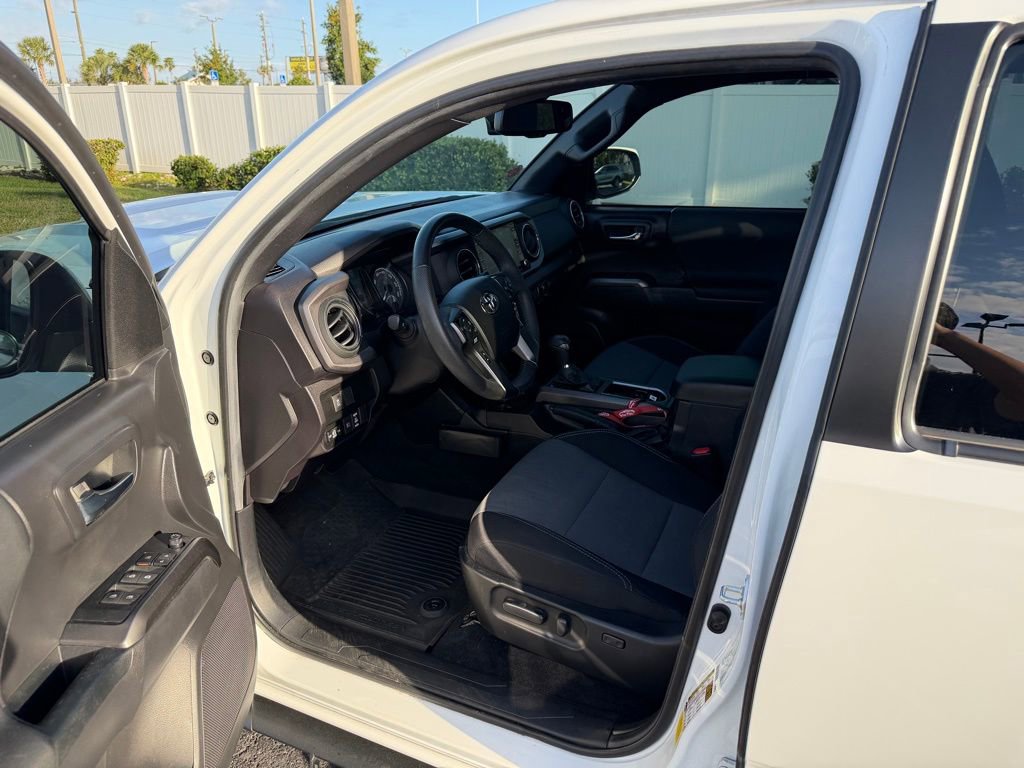Used 2022 Toyota Tacoma TRD Sport w/ Technology Package image 34