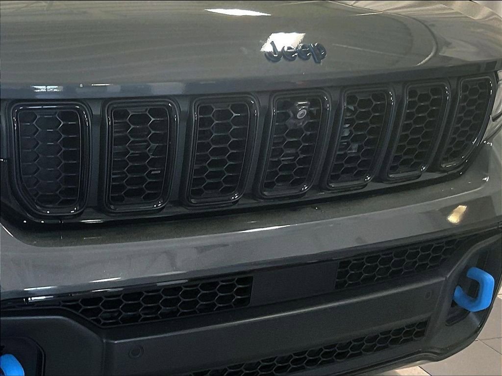 Used 2023 Jeep Grand Cherokee 30th Anniversary AWD/4WD image 31