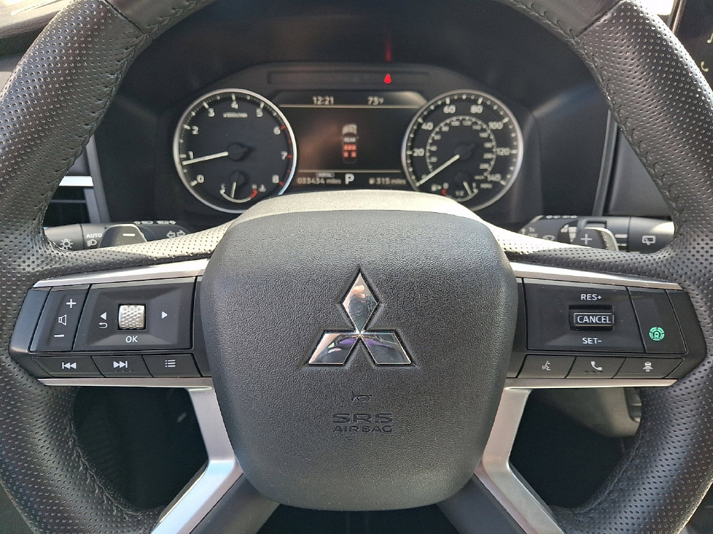 Used 2025 Mitsubishi Outlander SE FWD image 24