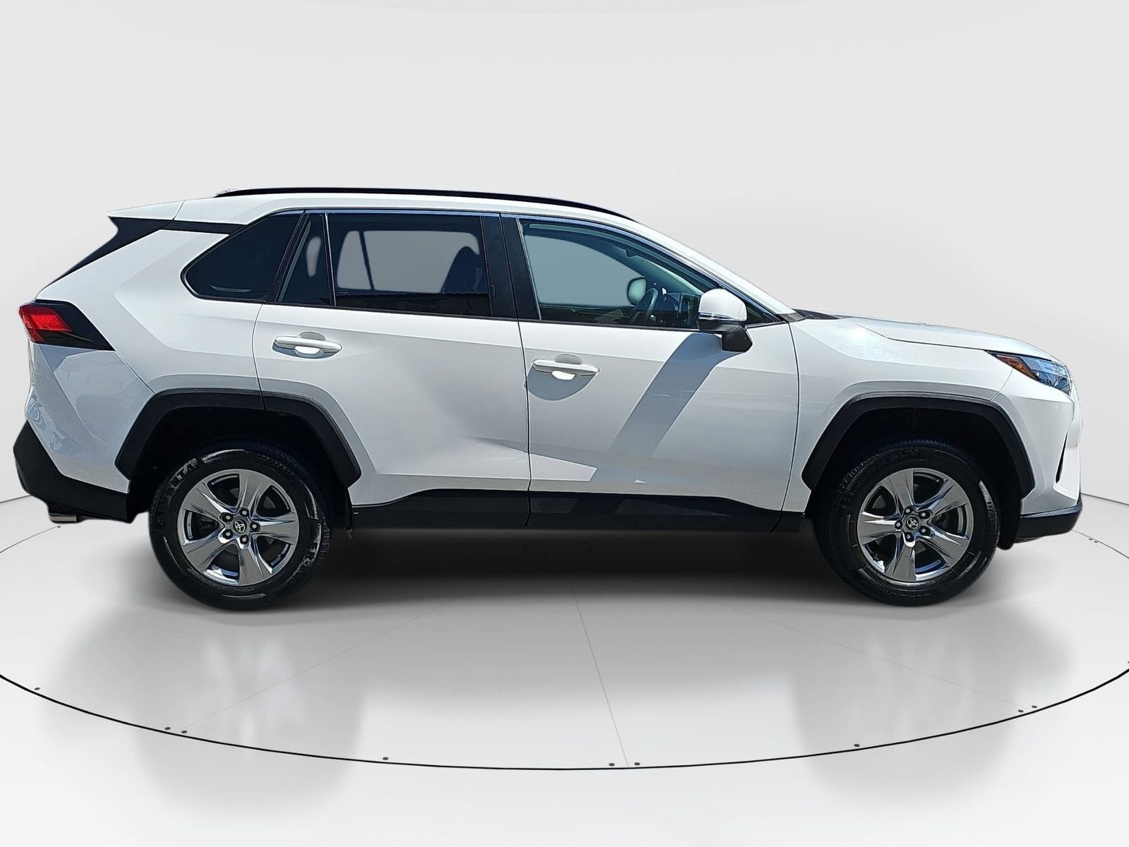Used 2023 Toyota RAV4 XLE AWD/4WD image 4