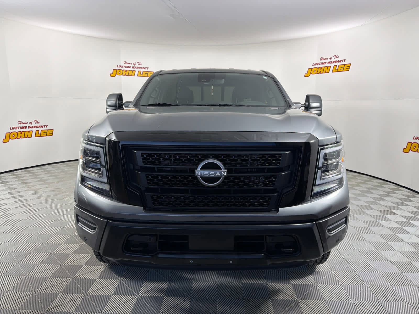 Used 2023 Nissan Titan SV w/ SV Convenience Package image 8