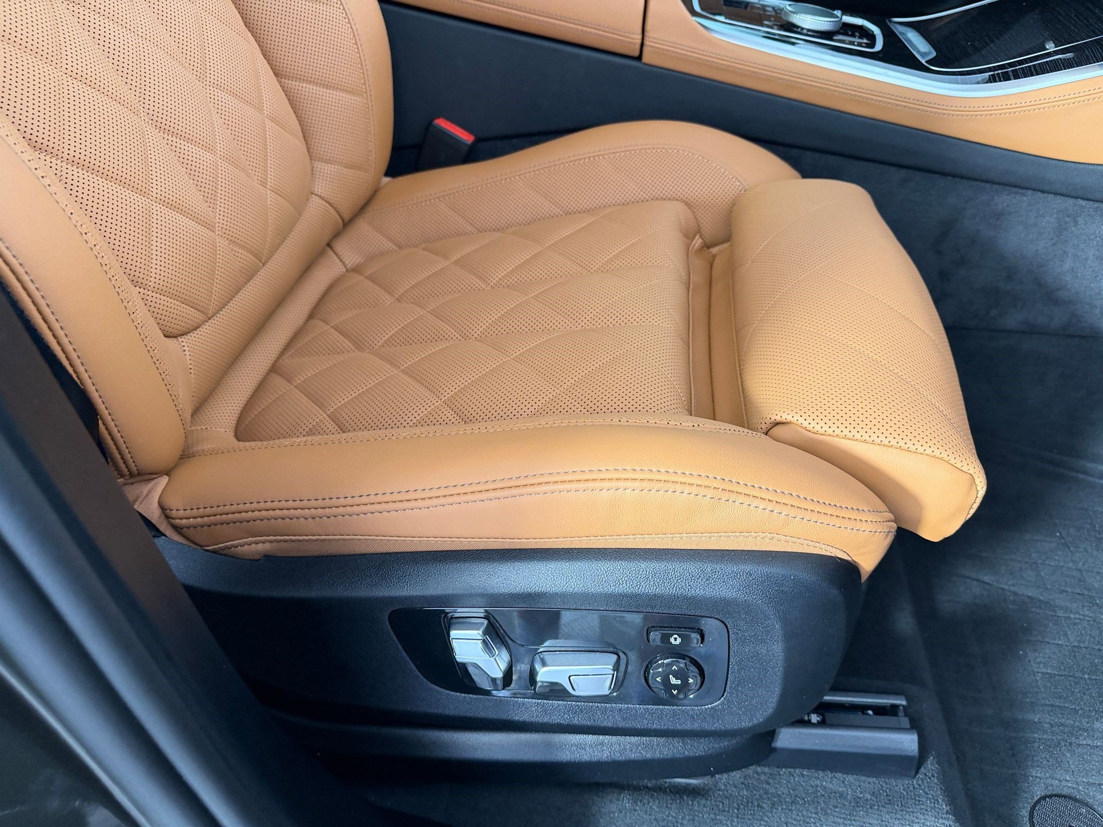 Used 2026 BMW X5 sDrive40i w/ M Sport Package RWD image 34