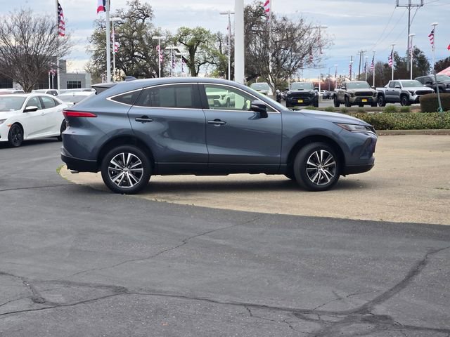 Used 2022 Toyota Venza LE image 3