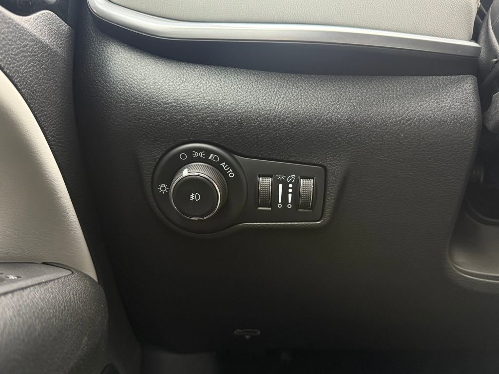 New 2026 Jeep Compass Limited image 18