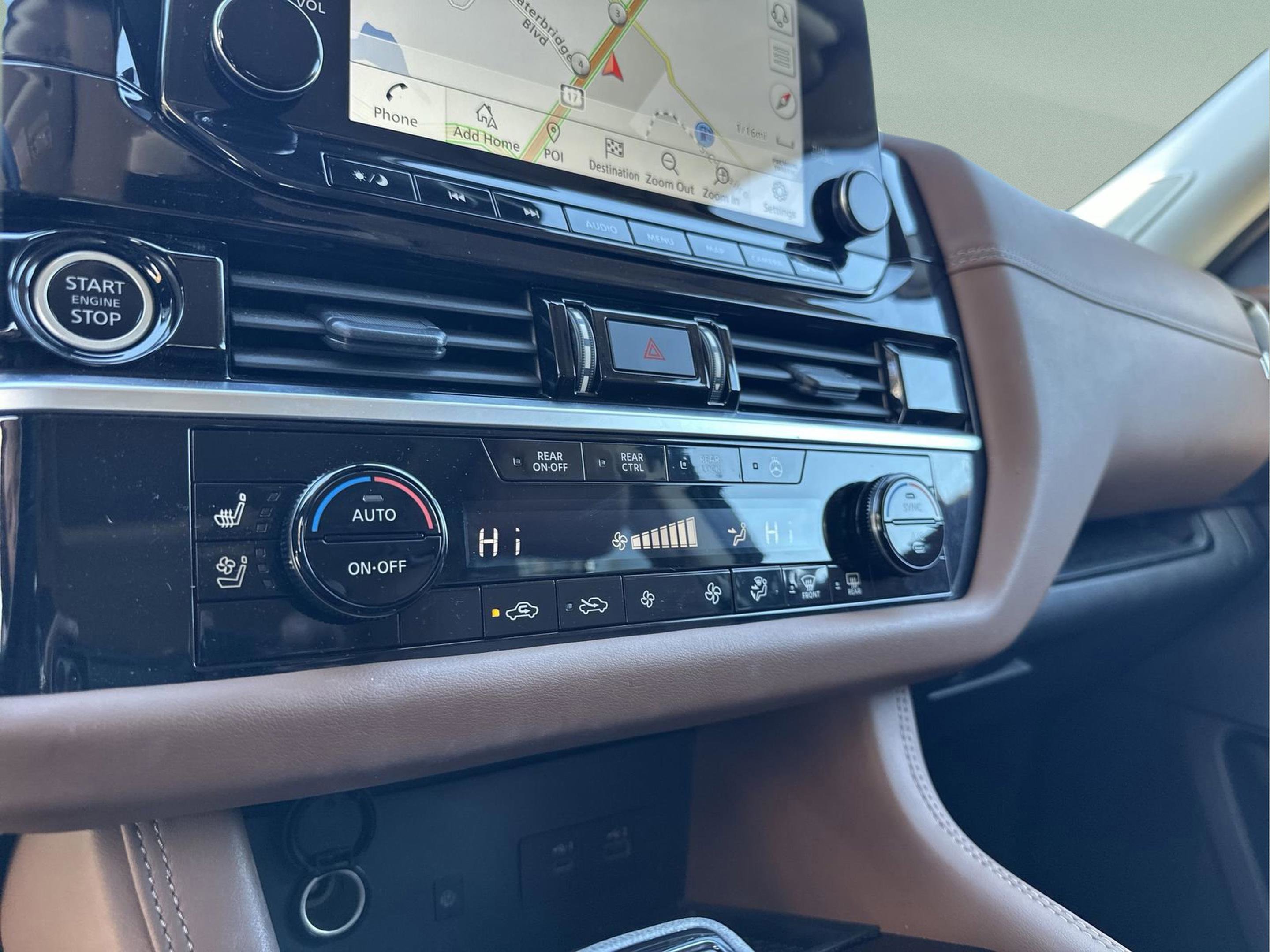 Used 2024 Nissan Pathfinder Platinum image 31