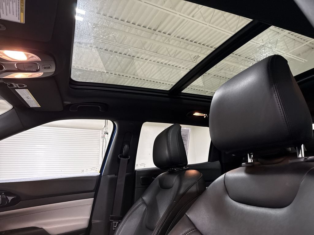 Used 2024 Jeep Compass Limited w/ Sun and Sound Group AWD/4WD image 19