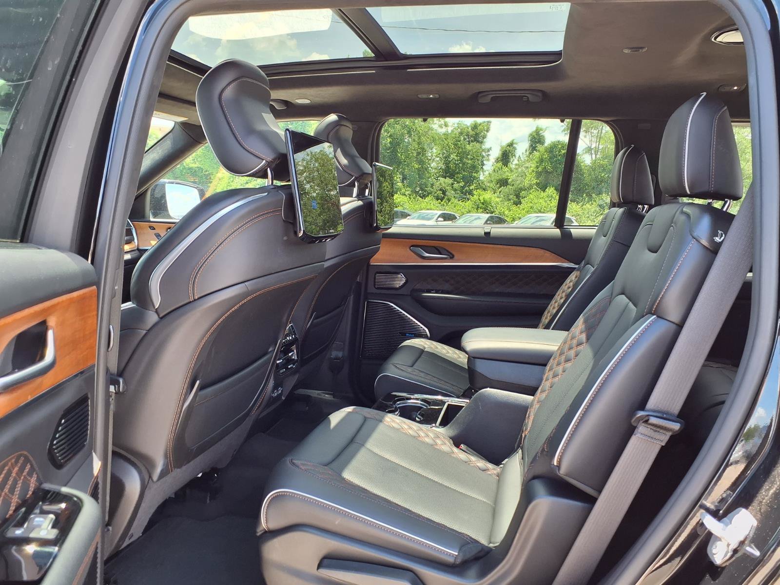 Used 2023 Jeep Grand Cherokee L Summit AWD/4WD image 28