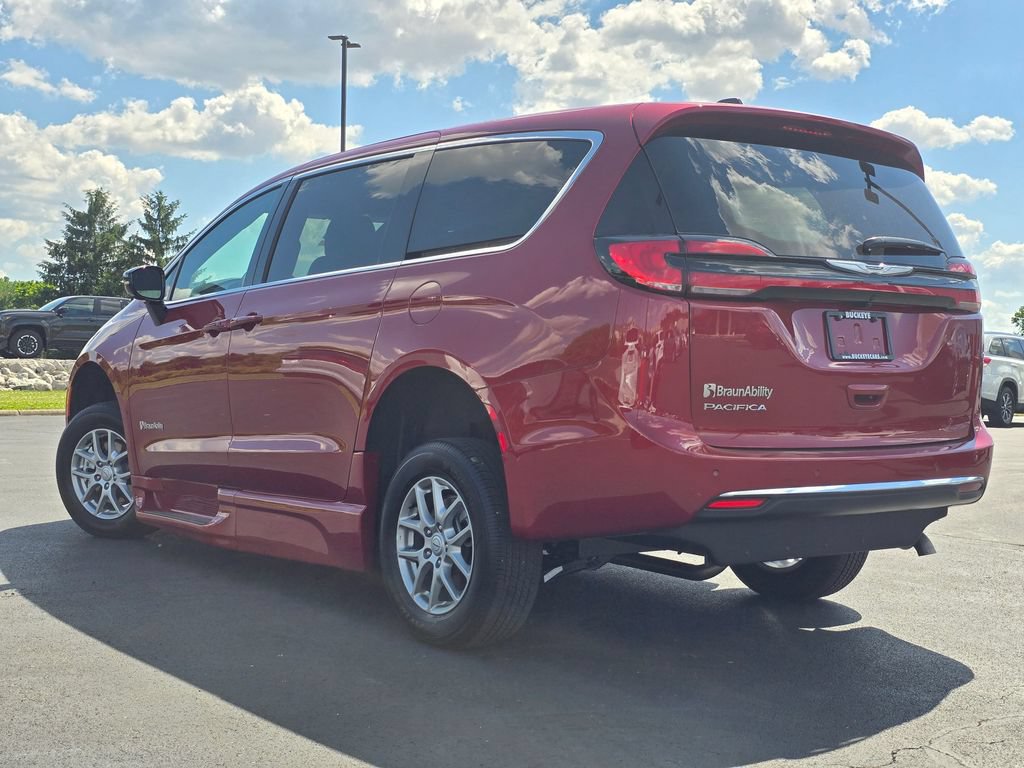 Used 2026 Chrysler Pacifica Select FWD image 6
