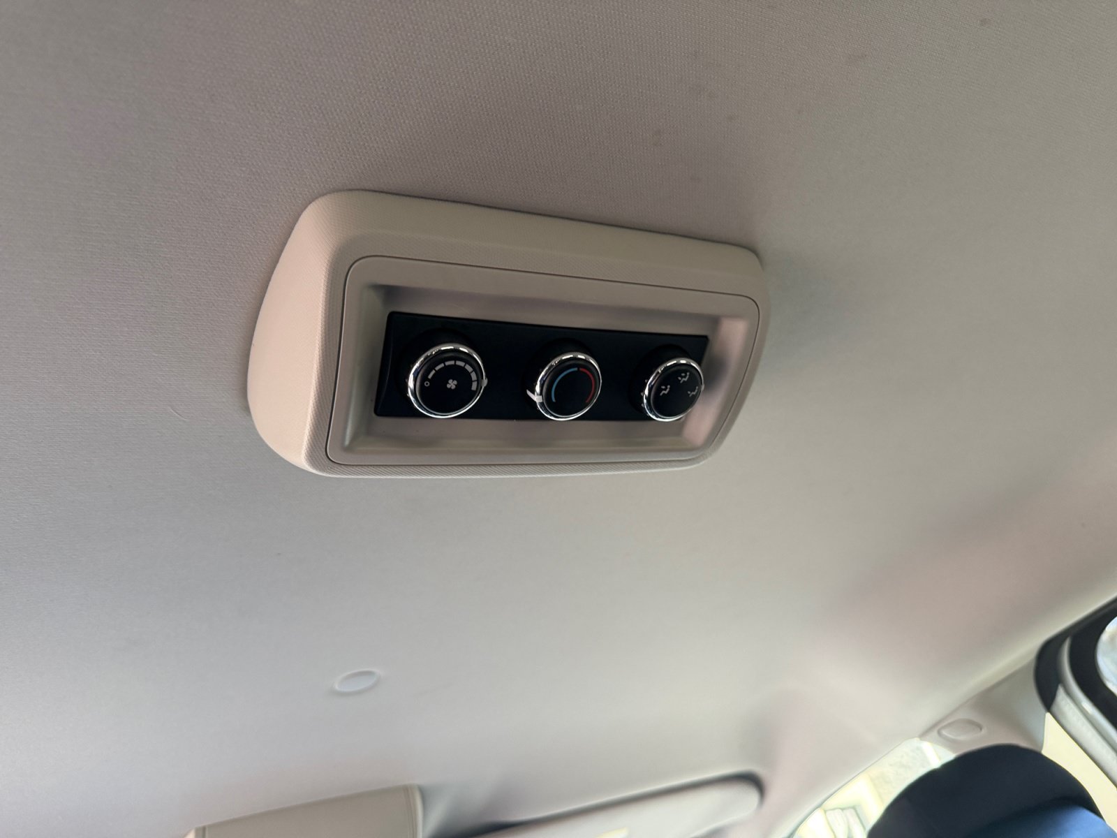 Used 2018 Dodge Grand Caravan SE w/ UConnect Hands-Free Group FWD image 34