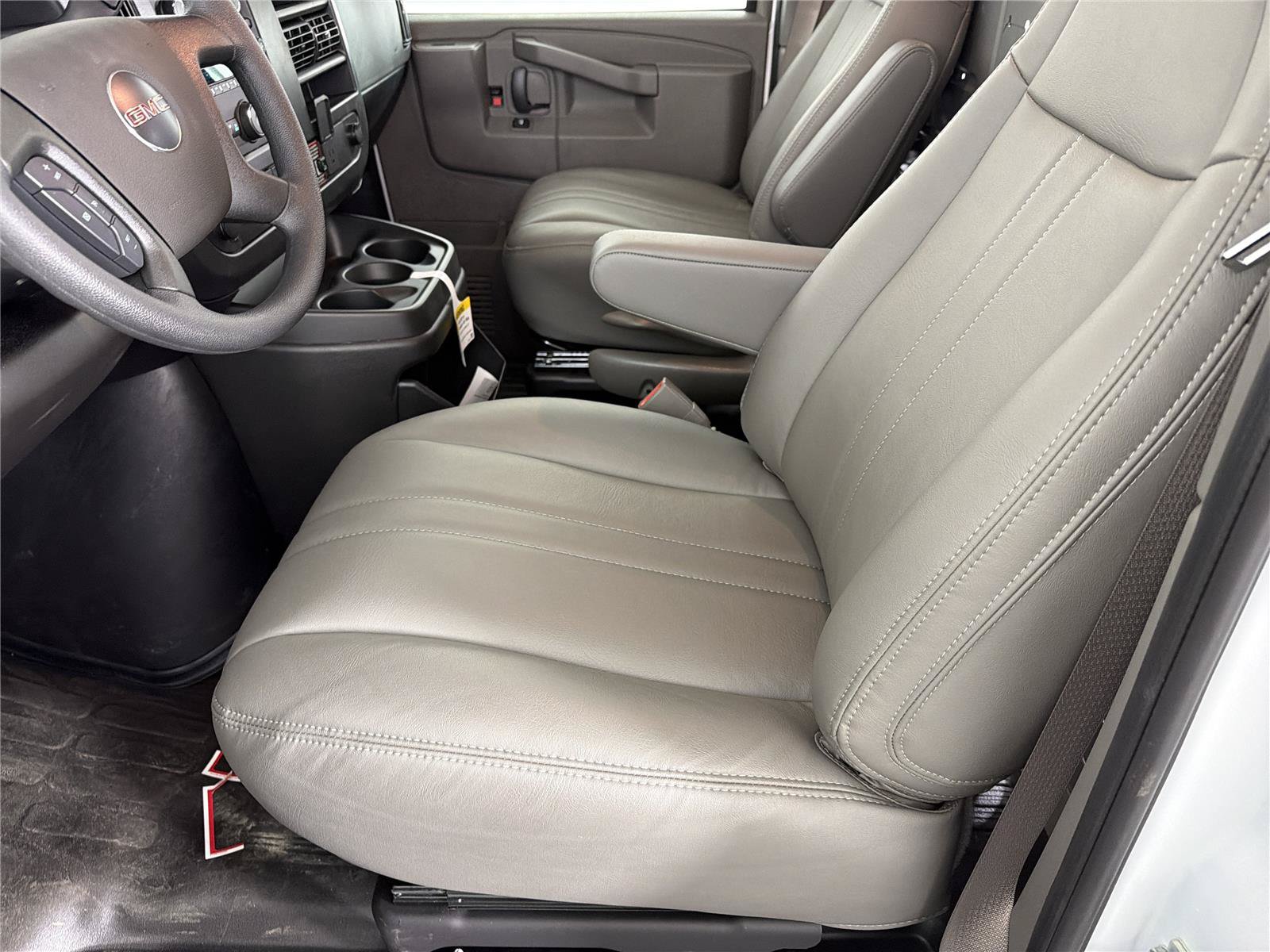 New 2025 GMC Savana 2500 w/ Driver Convenience Package RWD image 8