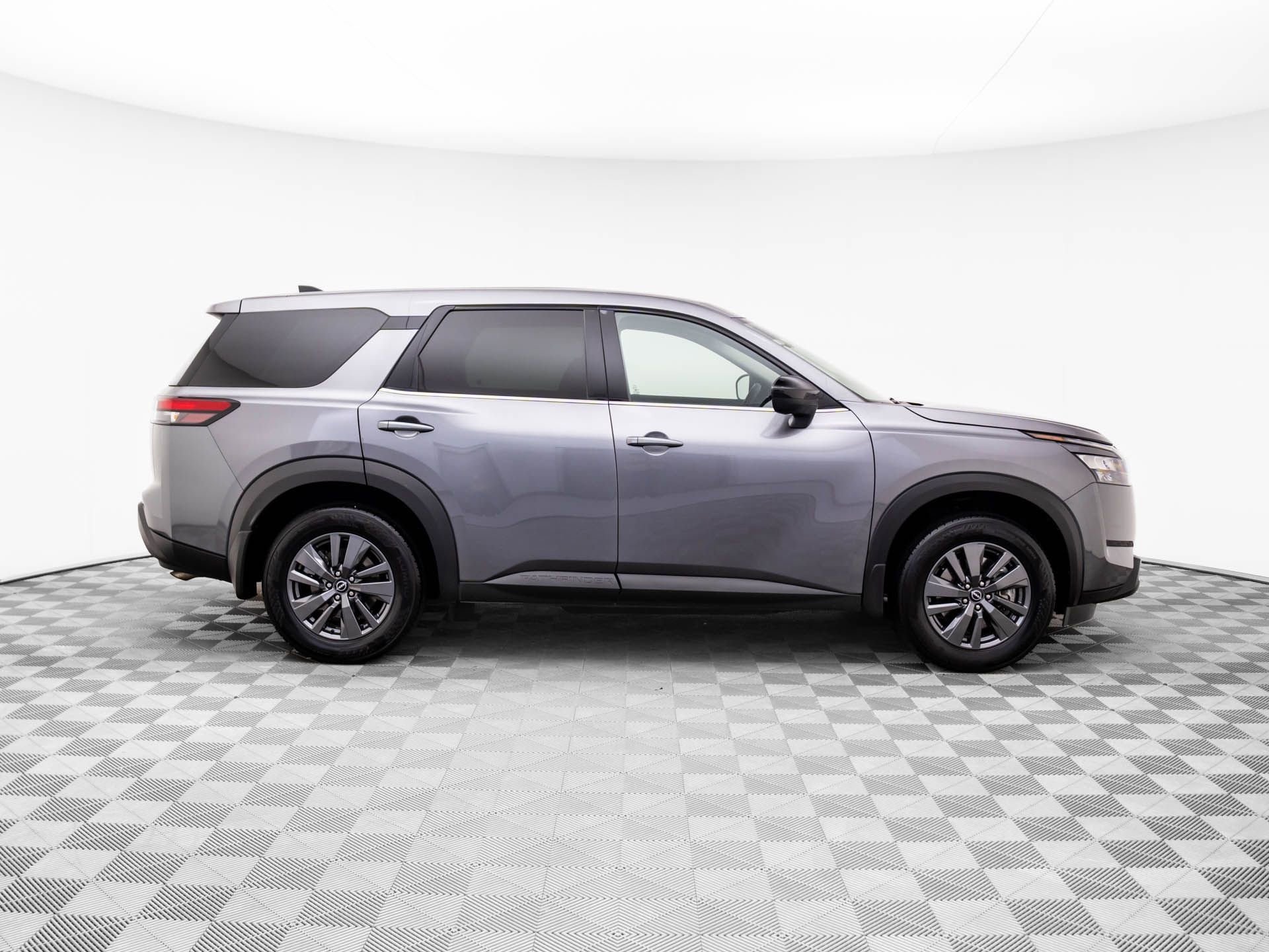 Used 2024 Nissan Pathfinder S image 6