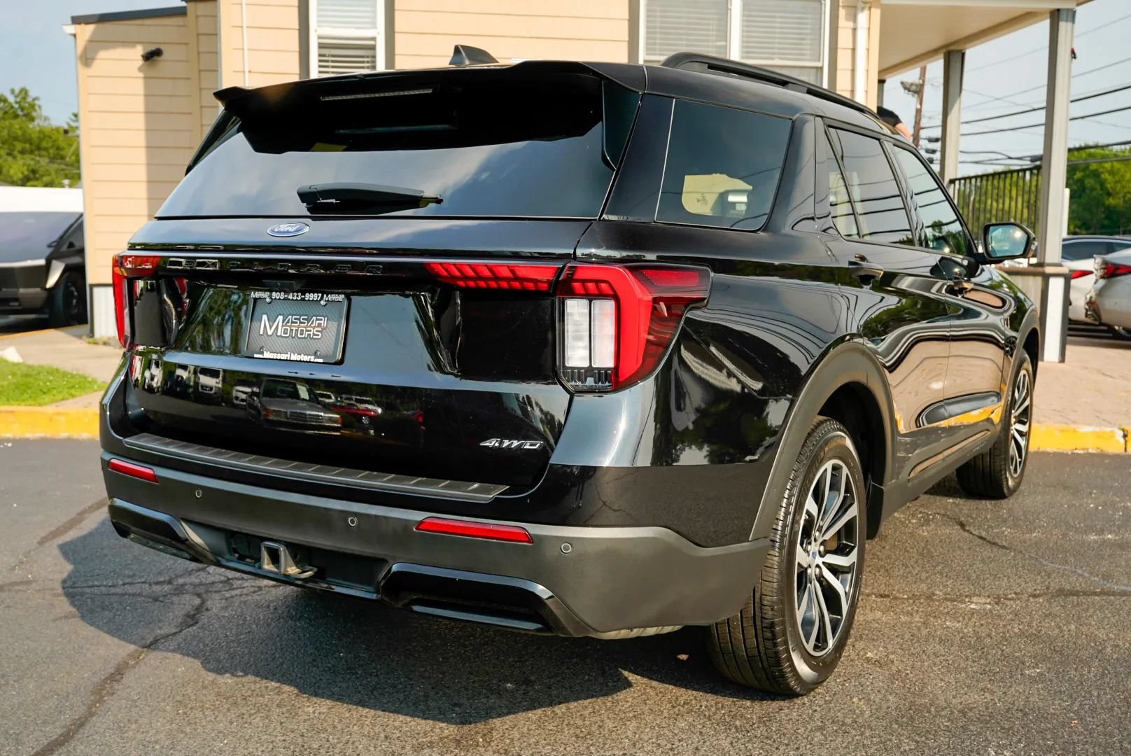 Used 2025 Ford Explorer ST-Line AWD/4WD image 5