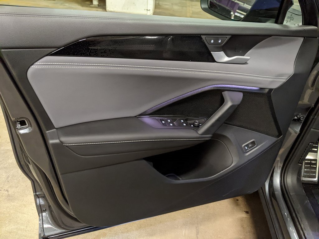 New 2025 Volkswagen Tiguan SE R-Line image 9