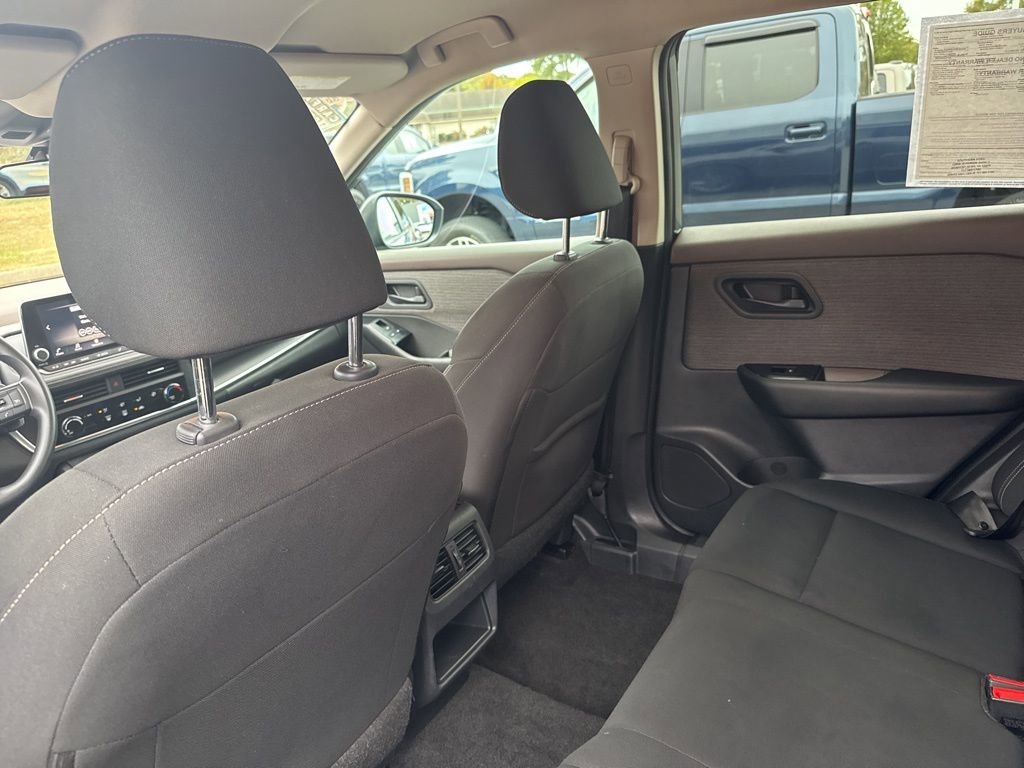 Used 2023 Nissan Rogue S image 30