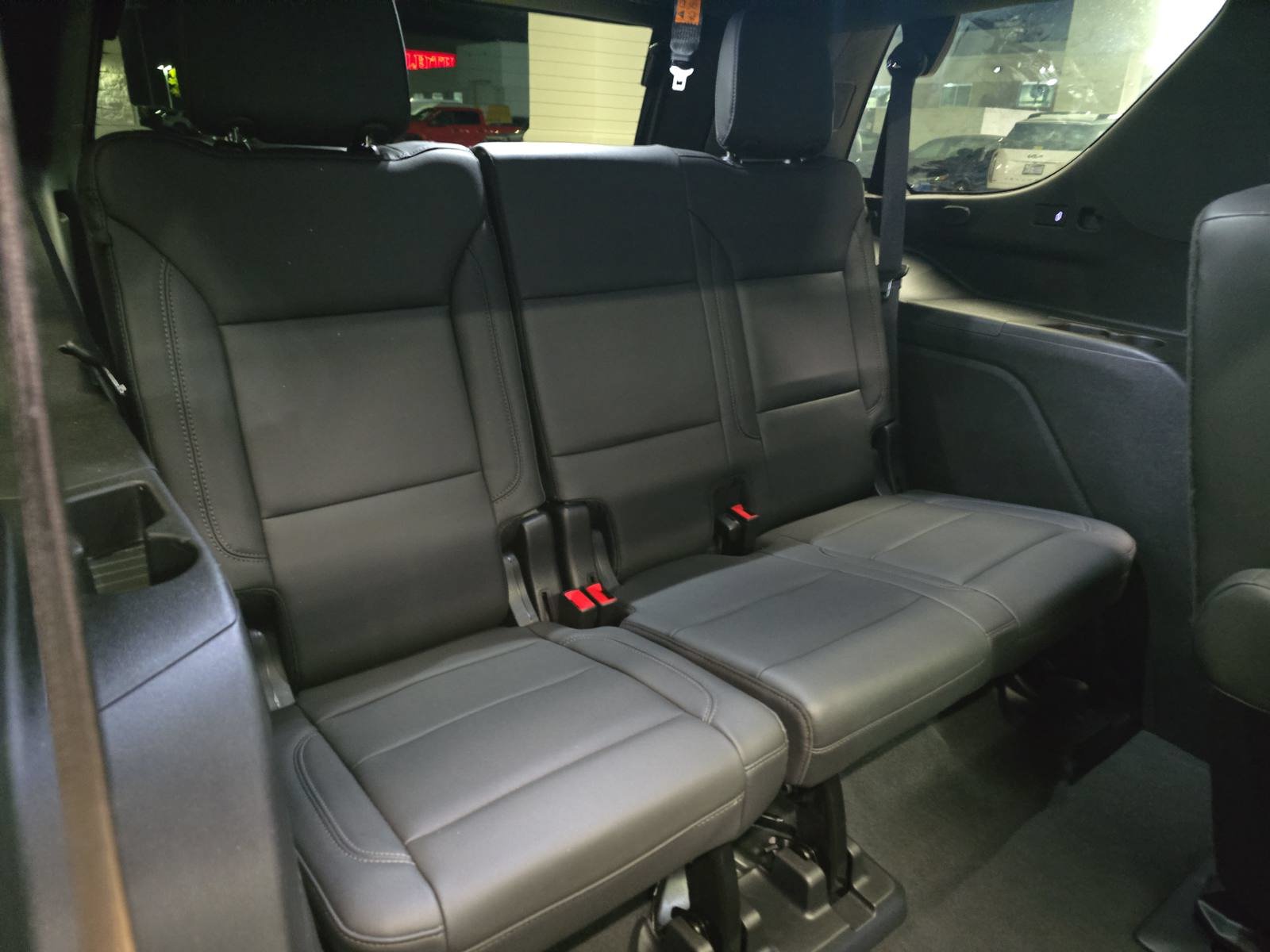 Used 2022 Chevrolet Tahoe LT w/ Luxury Package AWD/4WD image 12