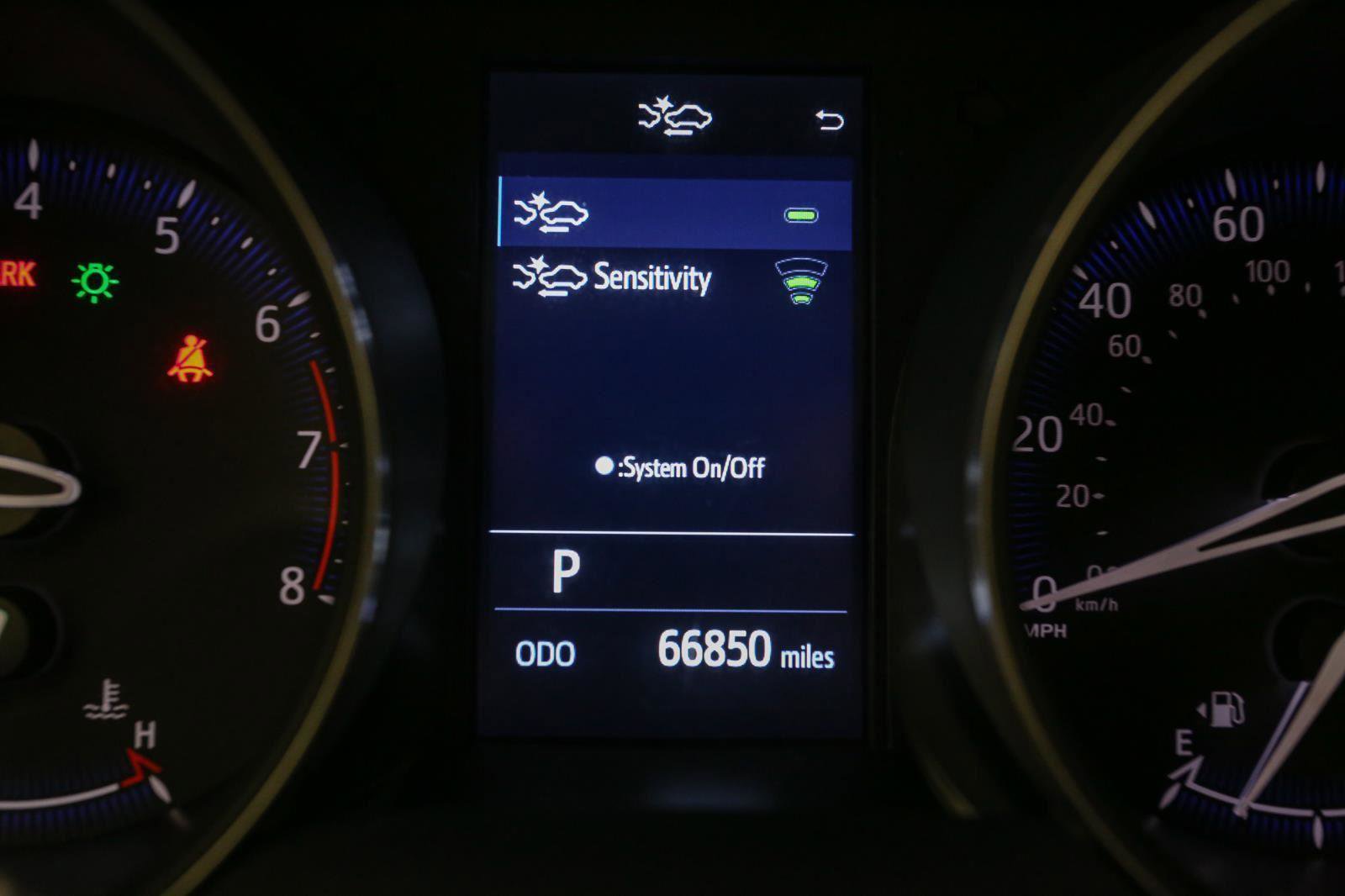 Used 2021 Toyota C-HR LE image 38