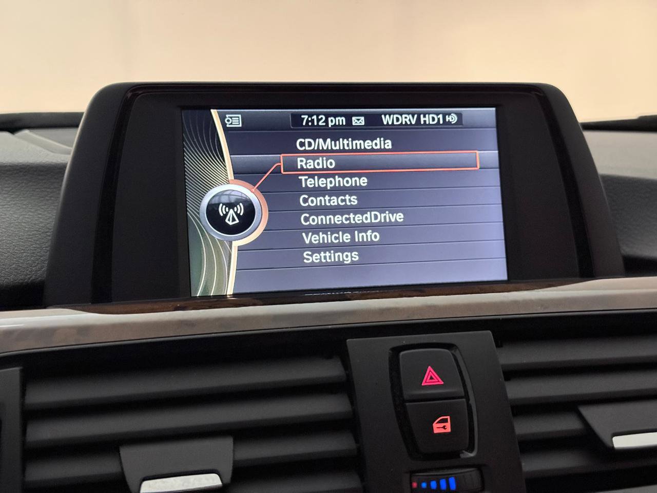 Used 2014 BMW 320i xDrive Sedan AWD/4WD image 32