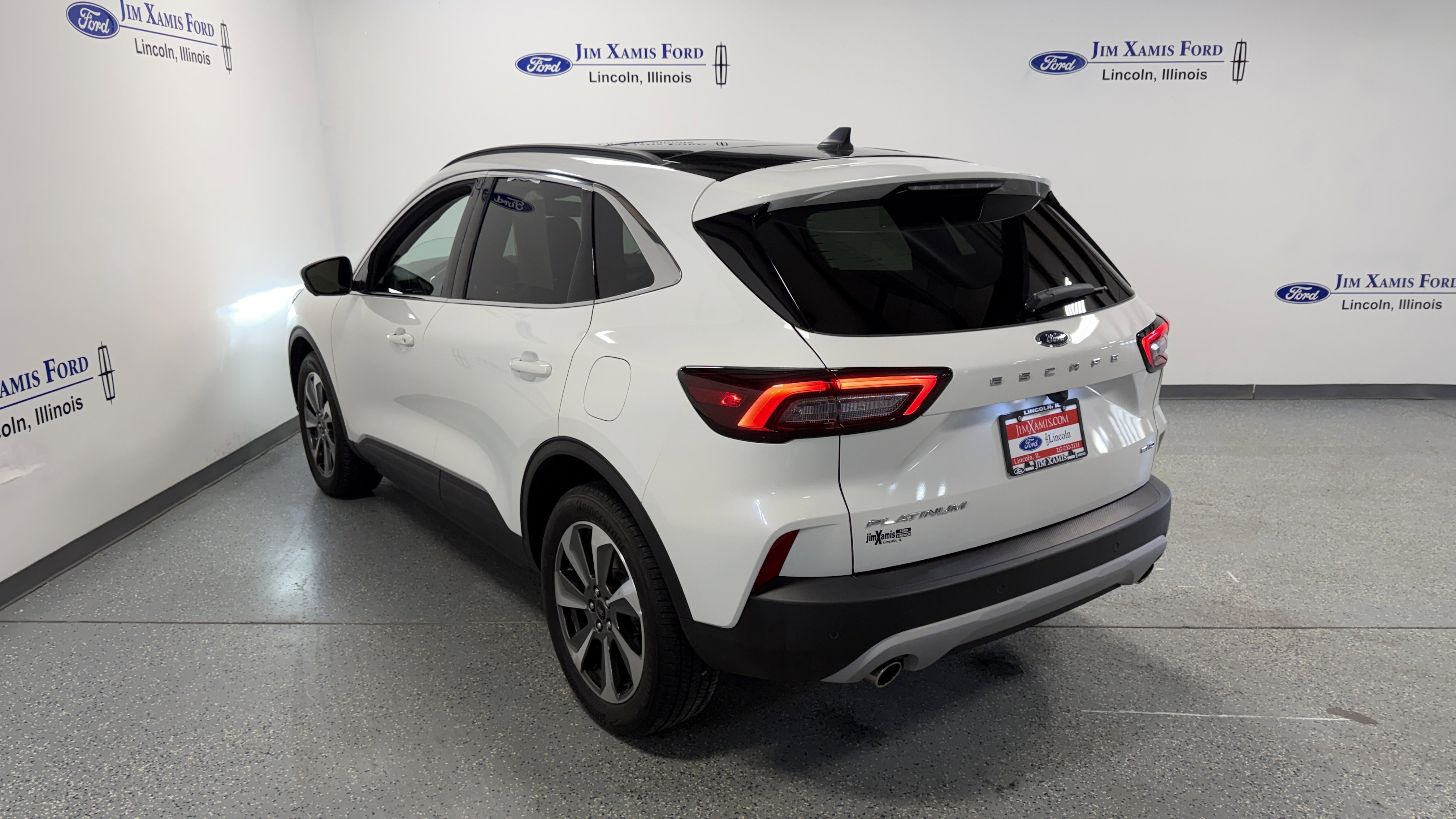 Used 2023 Ford Escape Platinum image 4