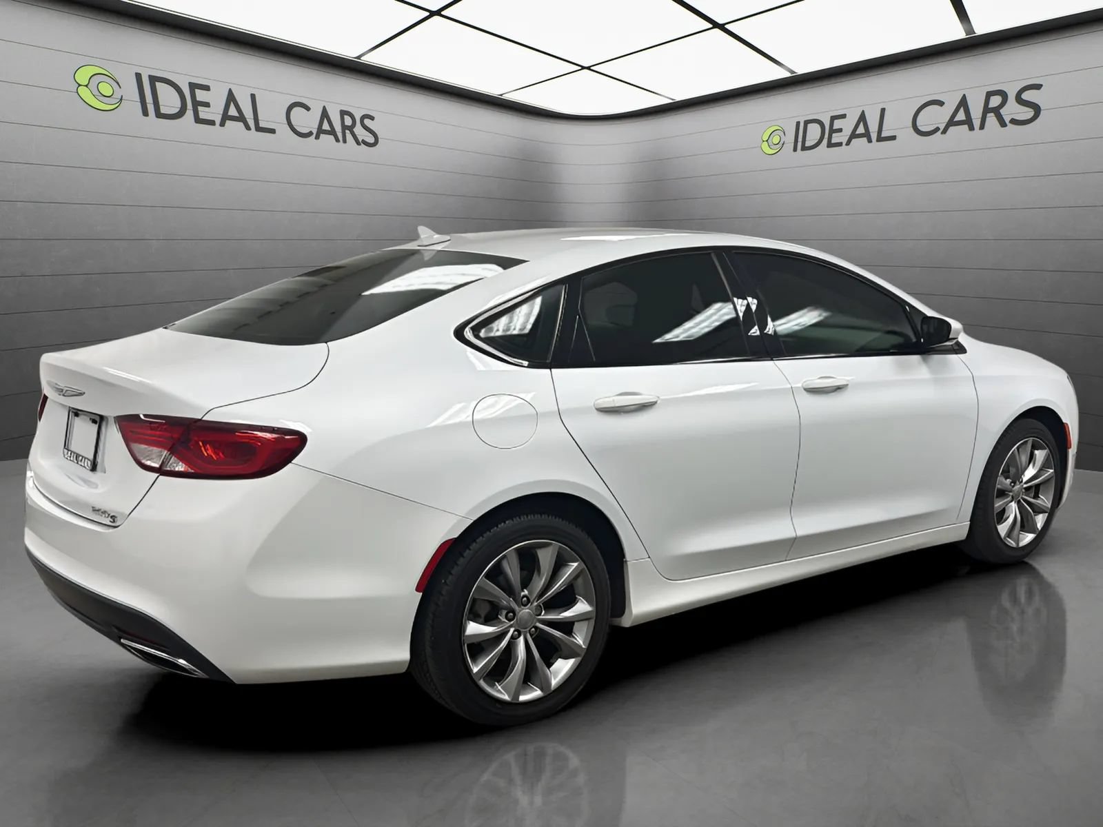 Used 2015 Chrysler 200 S w/ Navigation & Sound Group I FWD image 5