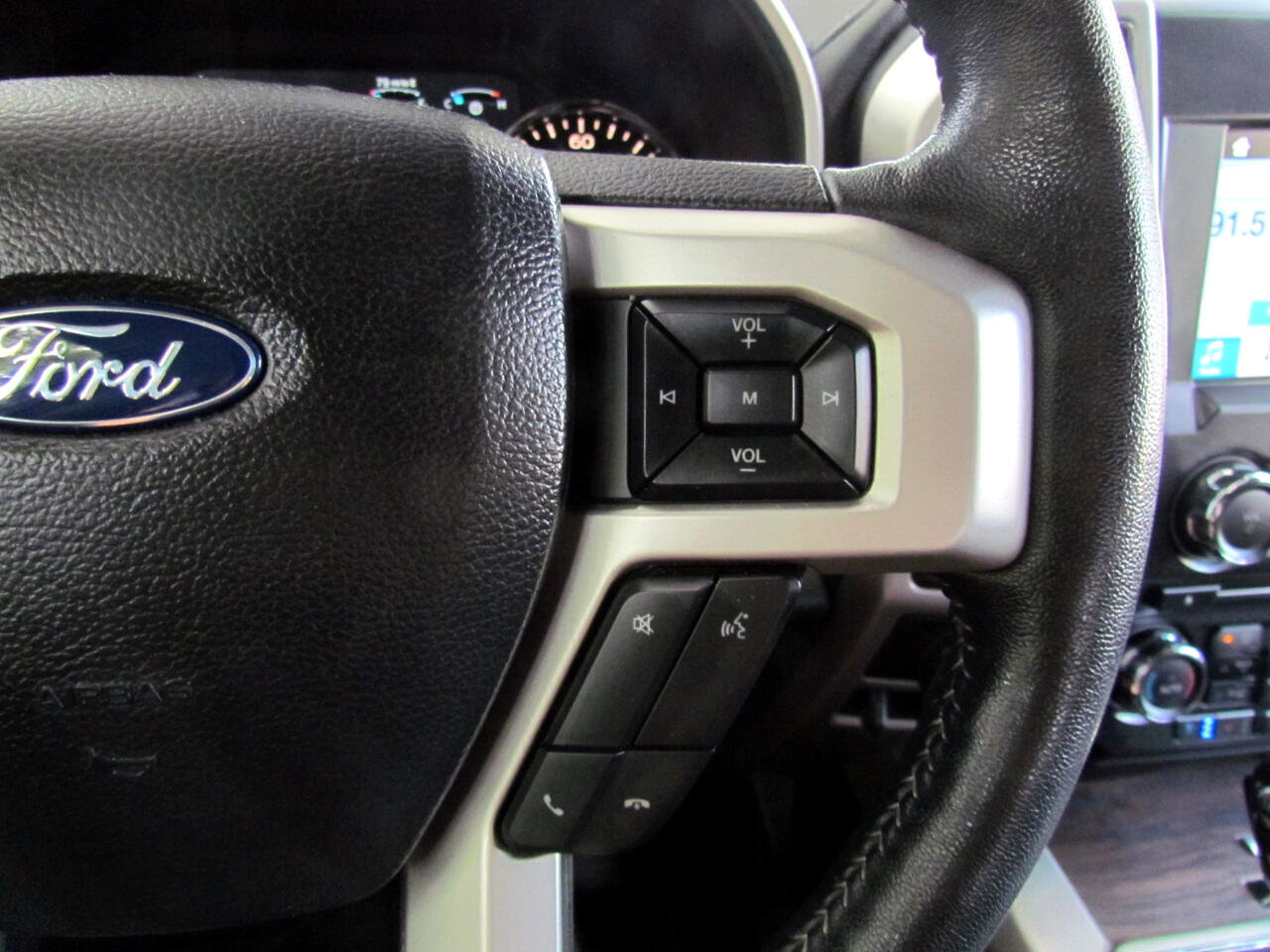 Used 2018 Ford F150 Lariat w/ Trailer Tow Package image 30