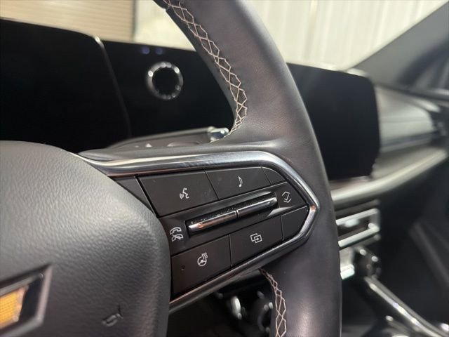 Used 2025 Chevrolet Traverse LT w/ Driver Confidence Package image 19