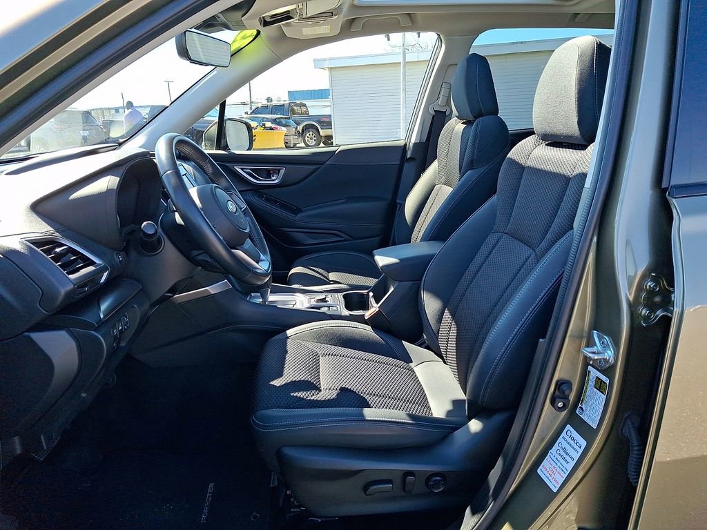 Used 2023 Subaru Forester Premium AWD/4WD image 15