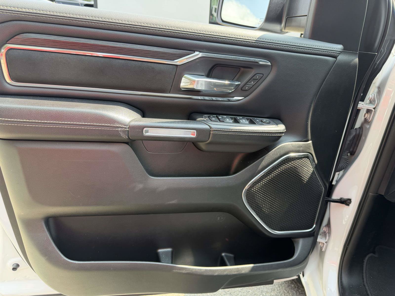 Used 2024 RAM 1500 Laramie AWD/4WD image 18