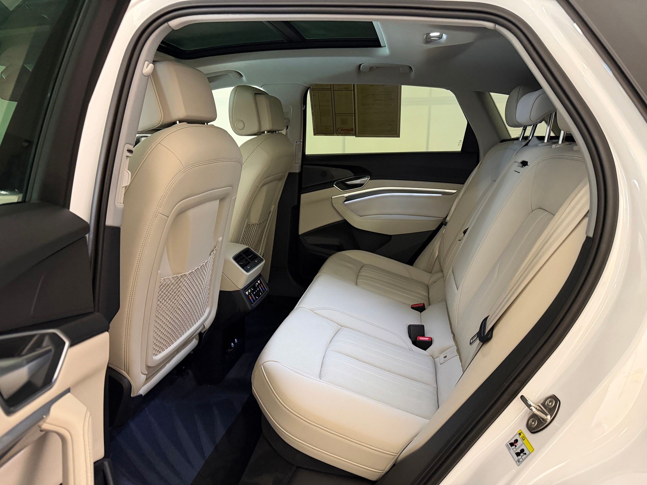 Certified 2023 Audi e-tron Premium Plus w/ Premium Plus Package AWD/4WD image 24