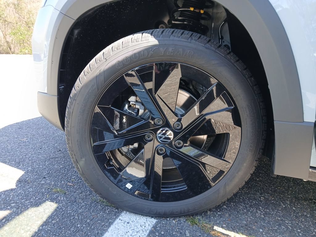 New 2026 Volkswagen Taos SE FWD image 26