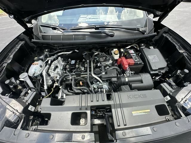 New 2025 Nissan Kicks SR FWD image 16