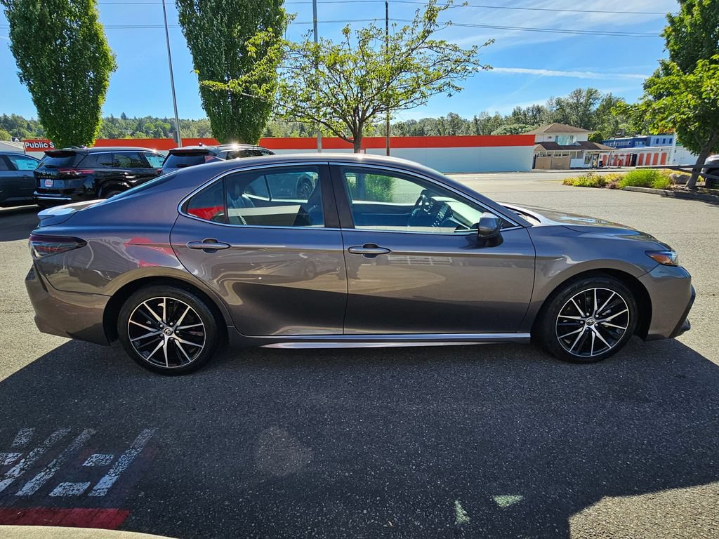 Used 2024 Toyota Camry SE FWD image 4