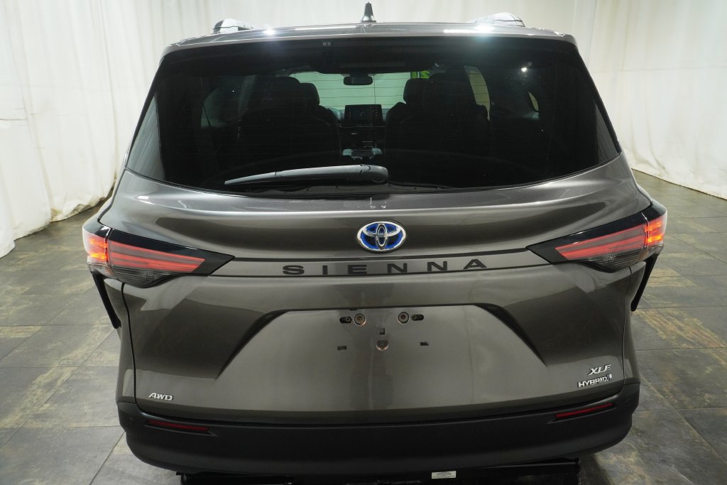 Used 2021 Toyota Sienna XLE w/ XLE Plus Package AWD/4WD image 5