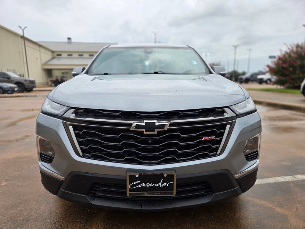Used 2023 Chevrolet Traverse RS FWD image 2