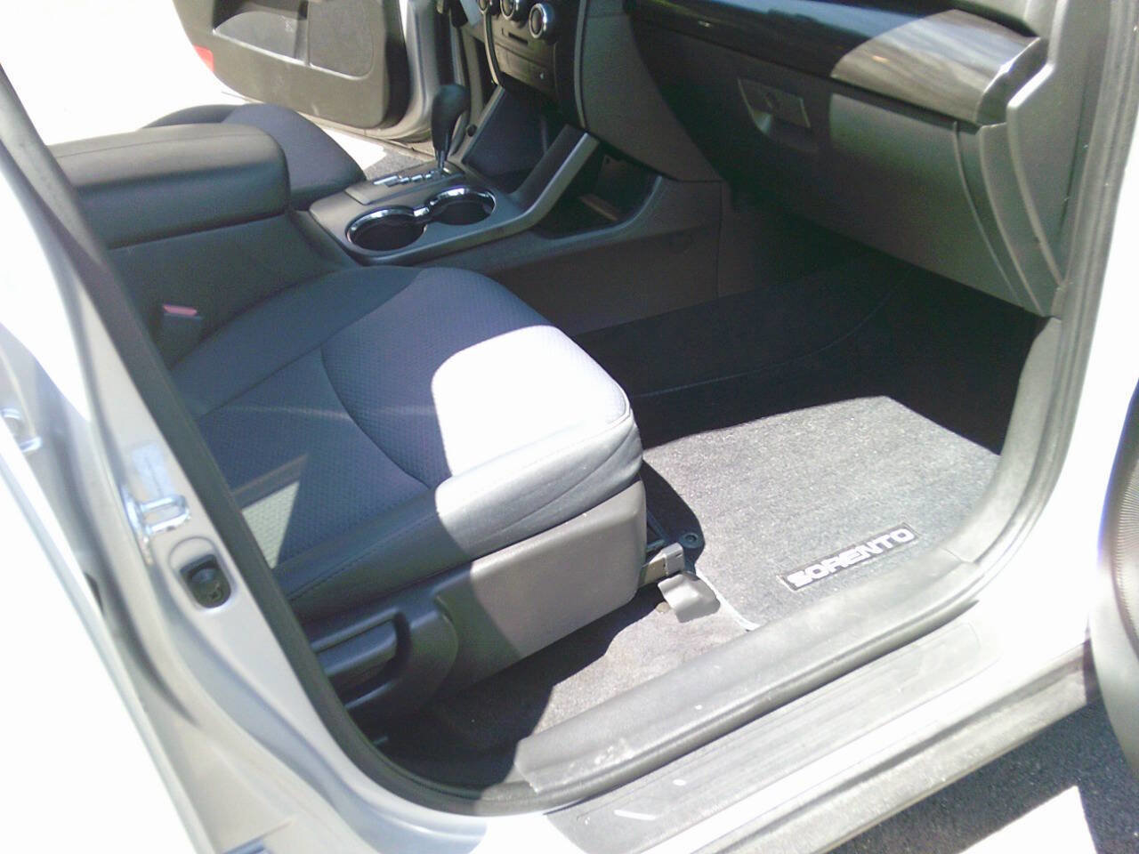 Used 2012 Kia Sorento LX w/ Convenience Pkg image 18
