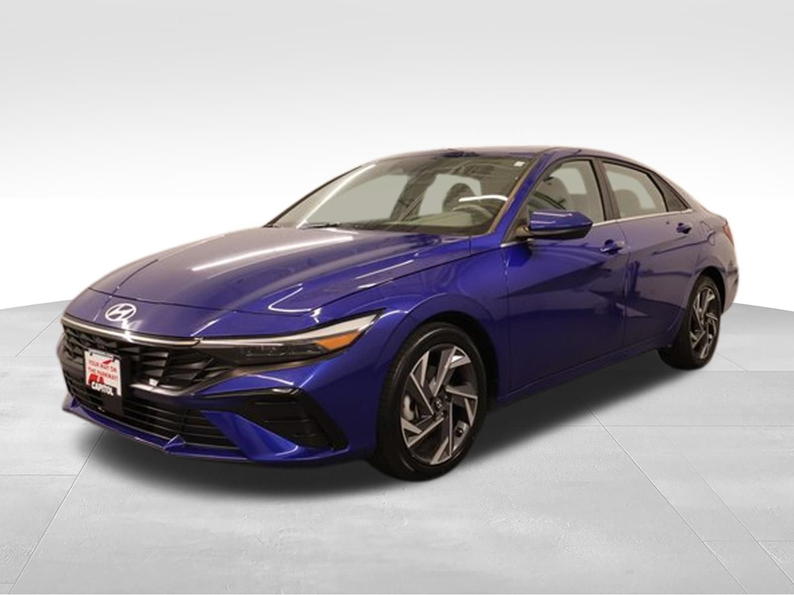 Used 2025 Hyundai Elantra SEL FWD image 5