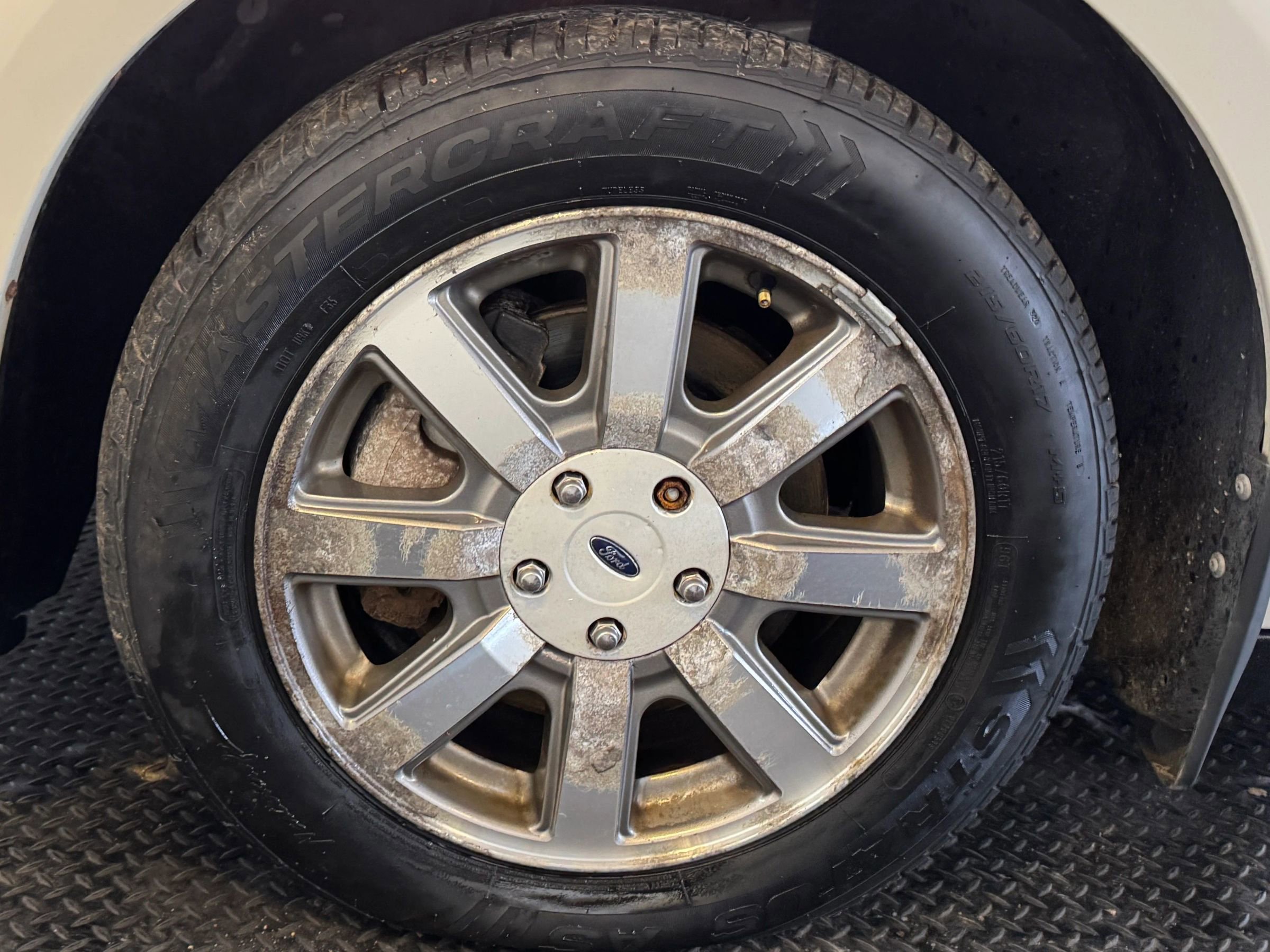 Used 2009 Ford Taurus SEL image 9